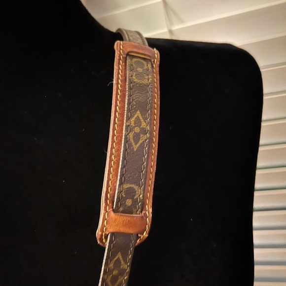 AUTHENTIC LOUIS VUITTON CROSSBODY BAG - Picture 10 of 15